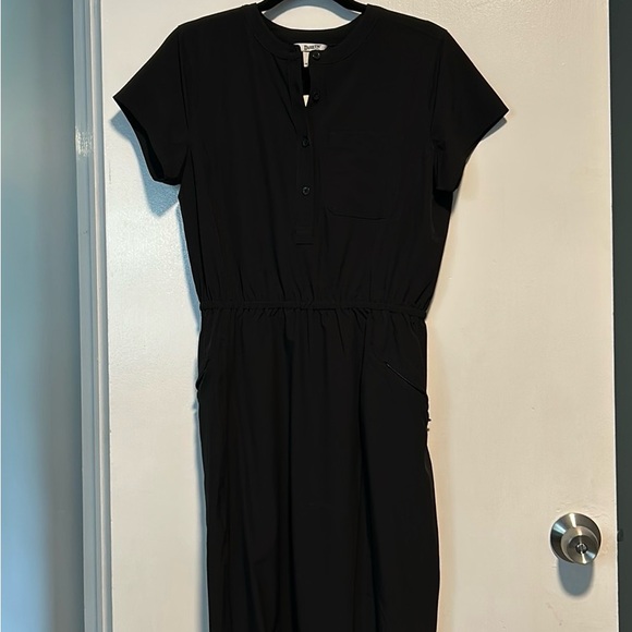 NWT Duluth Trading Nine to Five synthetic cap sleeve dress in BLACK. - Picture 1 of 8
